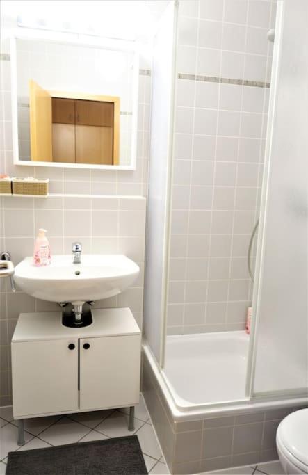 Studio In Dresden Neustadt Balcony And Parking Экстерьер фото